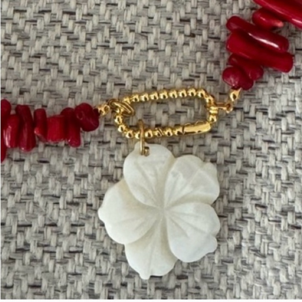 ByNouck Tropical Shell Flower Charm